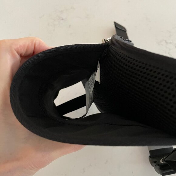 Running Room Poly Ripstop i0041 Hydration Fuel Belt w Mesh Padding Blk Grey Red - Picture 4 of 6